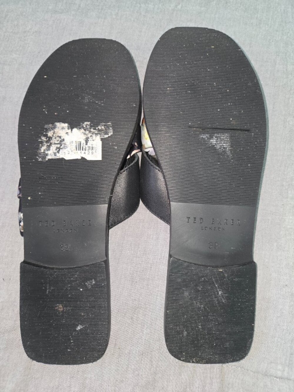 Ted Baker London Black Floral Scarf Ring Slide Sandals EU 39 US 8.5-9 - Picture 4 of 5